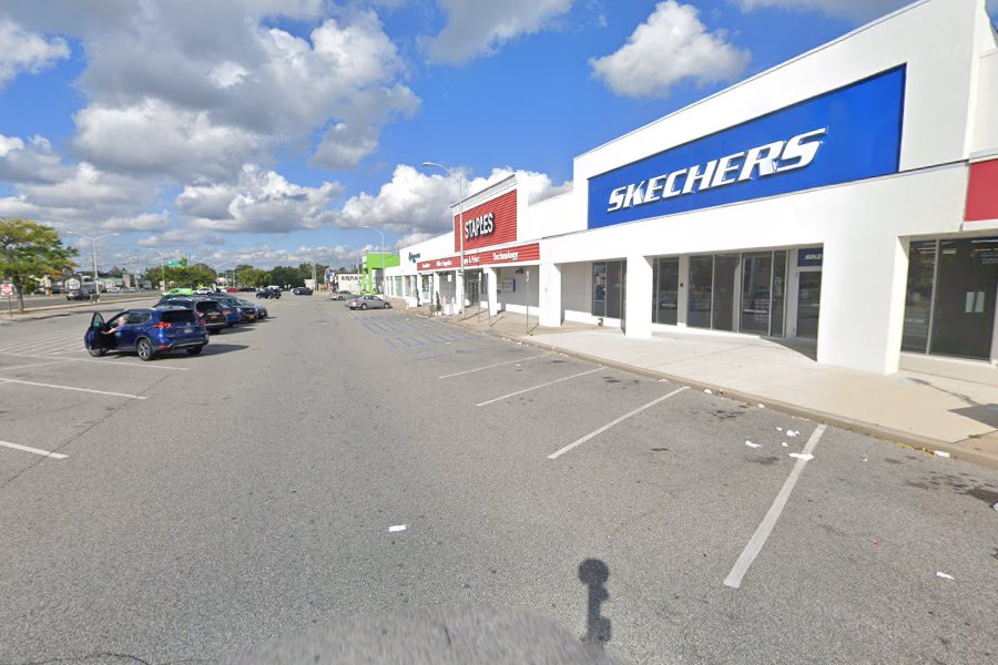 skechers-warehouse-outlet-levittown